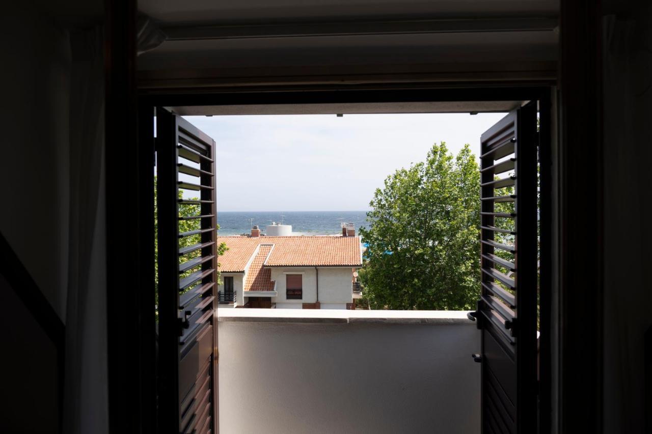 Hotel Mare Blu Francavilla Al Mare Exterior foto